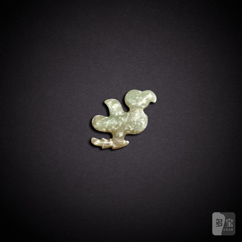 A pale celadon jade 'bird' pendant, Neolithic period, Hongshan culture | 新石器時代 紅山文化 青白玉鳥形珮